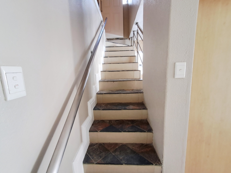 2 Bedroom Property for Sale in Sea Point Western Cape